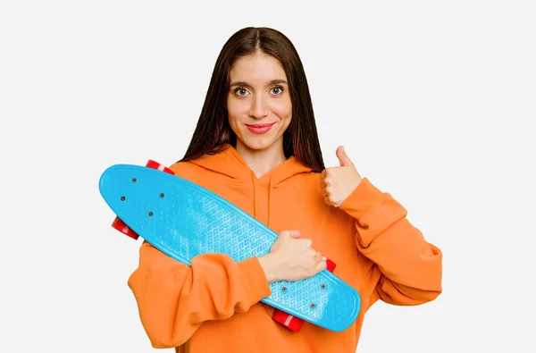 Jong Skater Kaukasische Vrouw Geïsoleerd Glimlachen Het Verhogen Van Duim — Stockfoto