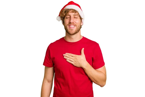 Молодой Белый Мужчина Рождественской Шляпе Санта Белом Фоне Громко Смеется — стоковое фото