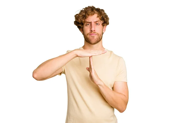 Young Caucasian Man Isolated Green Chroma Background Showing Timeout Gesture — Stock Photo, Image