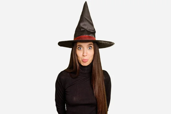 Mujer Joven Caucásica Vestida Como Una Bruja Para Día Halloween —  Fotos de Stock