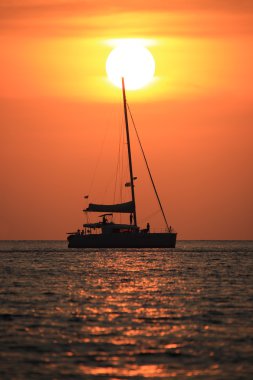 sun set yelkenli tekne