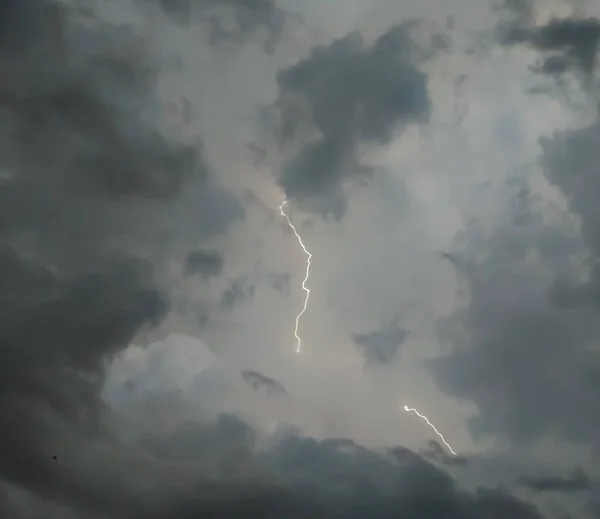 Tempestade Céu Com Nuvens Relâmpagos — Fotografia de Stock