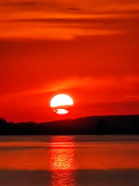 Hermoso Atardecer Sobre Lago — Foto de Stock