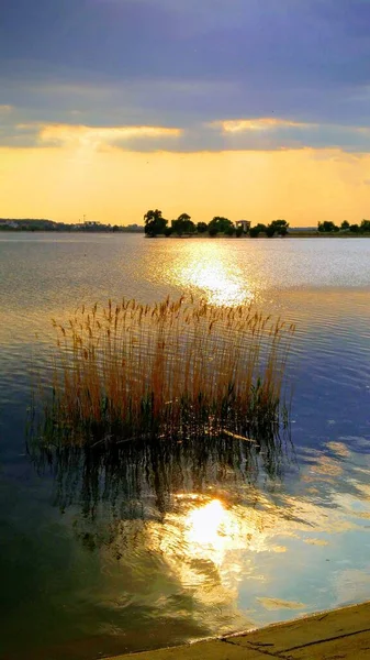 Solnedgång Över Sjön — Stockfoto