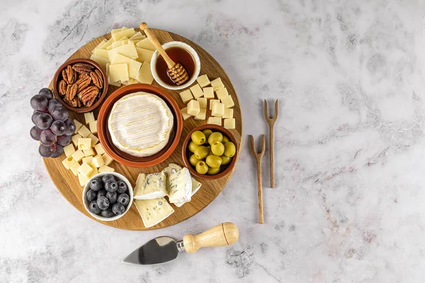 Top View Tasty Charcuterie Board Cheese Grape Nuts Olives Ham — Stock Photo, Image