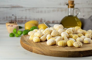 Ev yapımı İtalyan gnocchi patatesten, buğday unundan, yumurtadan