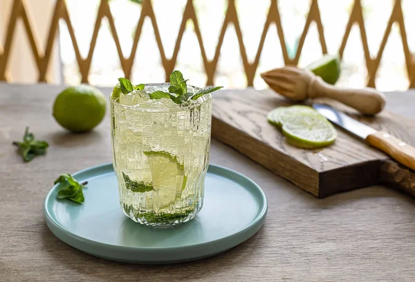 Ev yapımı limonata içeceği. Ayrıca mojito mocktail ya da kokteyl.. 