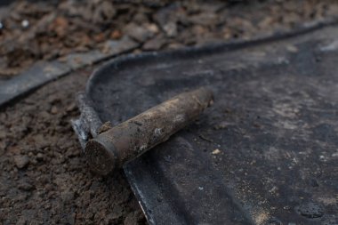 Köydeki savaştan sonra Dünya 'nın istilasından sonra kullanılmış bir mermi. Rusya 'nın Ukrayna' ya karşı savaşı. İstila ve saldırganlık kavramı