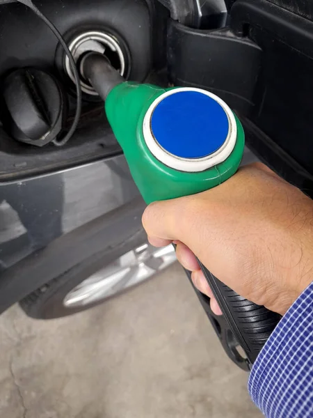 Tanken Sie Ihr Auto Der Tankstelle — Stockfoto