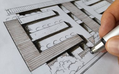 Mimar stüdyosunda serbest tasarım yapıyor.