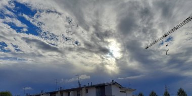 İnşaat alanında çalışma sürüyor.