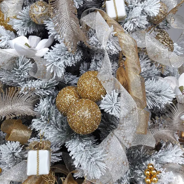 Kerstboom Versierd Met Ballen Decoraties — Stockfoto