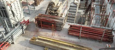 İnşaat sahasında çalışma devam ediyor - iş