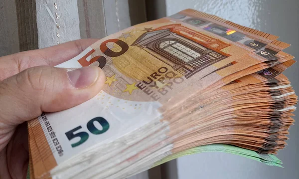 Eurobankbiljetten Handen Van Een Persoon Rijkdom — Stockfoto