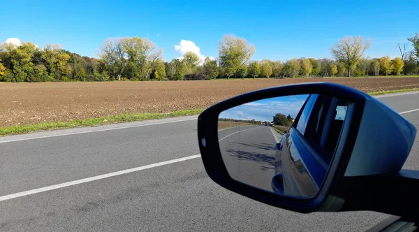 Путешествие Автомобиле Осеннему Пейзажу — стоковое фото