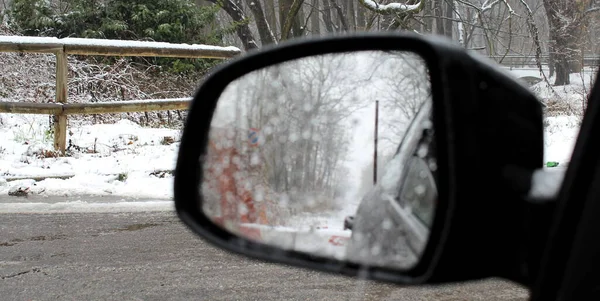 Jazda Samochodem Śniegu Niebezpieczeństwo Poślizgnięcia Się — Zdjęcie stockowe