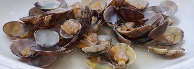 Güzel bir istiridye buğulama. Lezzetli.