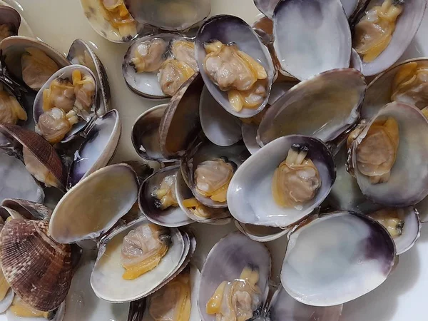 Güzel bir istiridye buğulama. Lezzetli.