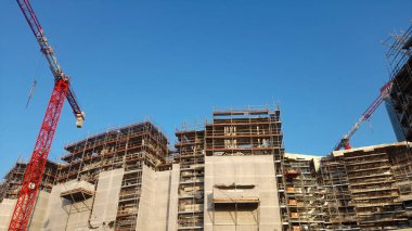 İnşaat alanında çalışma sürüyor.