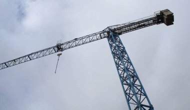 İnşaat alanında çalışma sürüyor.