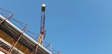 Baharda inşaat sahasında çalışma sürüyor