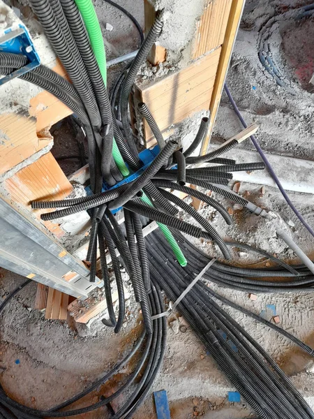 İnşaat alanında elektrik tesisatı