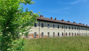 Rutubetin artması ile ilgili bariz sorunları olan çiftlik evi