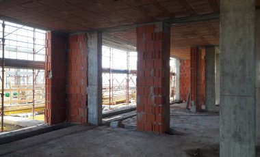 Baharda inşaat sahasında çalışma sürüyor