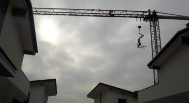 Yazın inşaat sahasında çalışma sürüyor