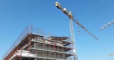 Yazın inşaat sahasında çalışma sürüyor