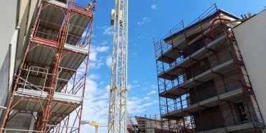 Yazın inşaat sahasında çalışma sürüyor