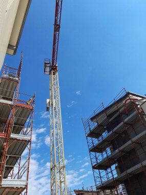 Yazın inşaat sahasında çalışma sürüyor