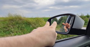 Yazın araba aynası