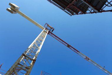 Yazın inşaat sahasında çalışma sürüyor