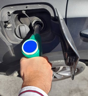 Yolculuğa çıkmadan önce arabanı doldur.