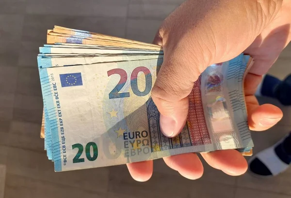 Eurobankovky Jsou Rukou Osoby — Stock fotografie