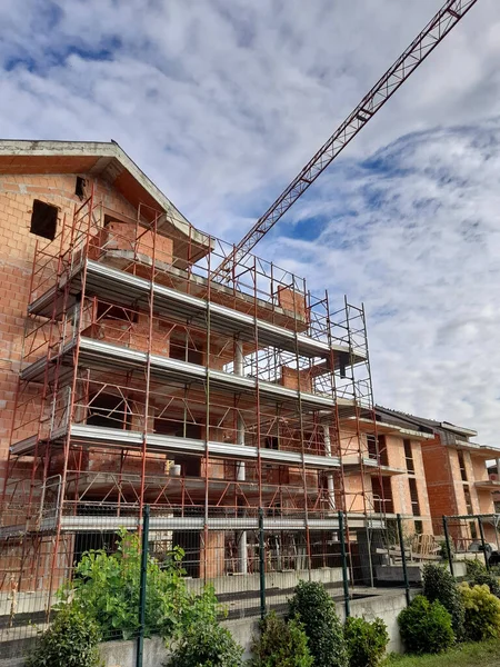 İnşaat alanında çalışma sürüyor.