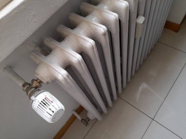 Ev ısıtması için termostatik vana.