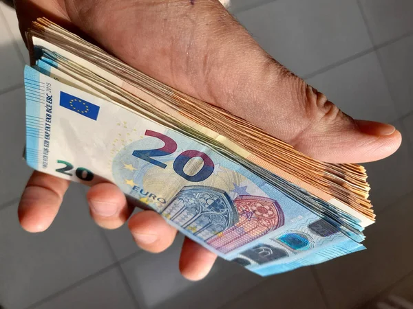 Banconote Euro Nelle Mani Uomo Ricco — Foto Stock