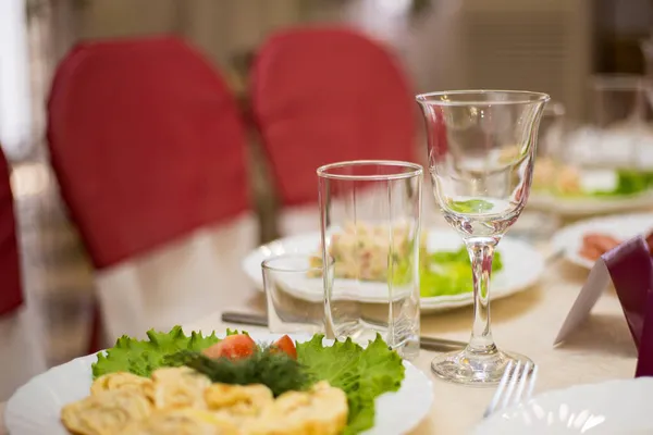 Feestelijke Vakantietafel Gala Viering Feestelijke Tafel Gedekt Voor Een Bruiloft — Stockfoto