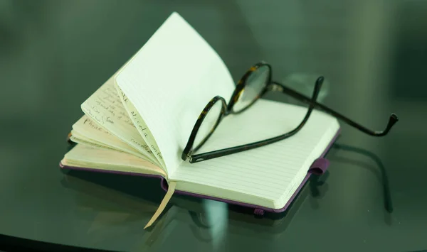 Reading Glasses Open Note Book — Stockfoto