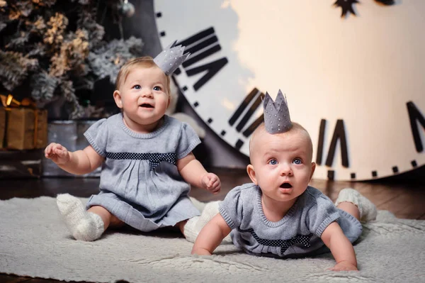 Portrait Two Little Girls Crowns Heads Home Interior Next Christmas — Stock Photo, Image