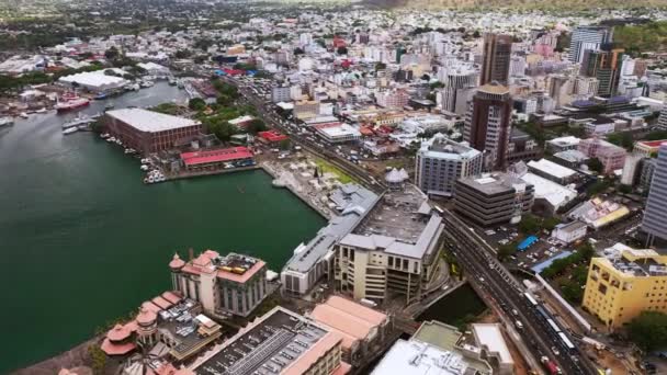 Pohled z ptačí perspektivy na hlavní město ostrova Mauricius, město Port Louis — Stock video