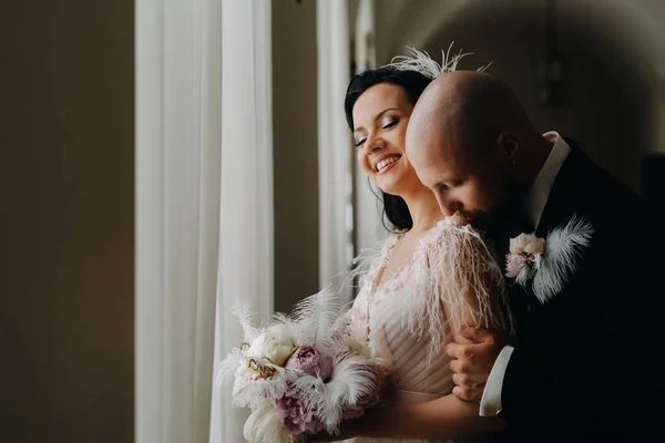 Élégant Couple Mariage Intérieur Vieux Château Dans Ville Nesvizh — Photo