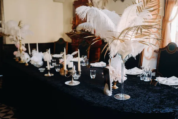 Festtafel Für Einen Hochzeitsabend Einem Alten Schloss — Stockfoto