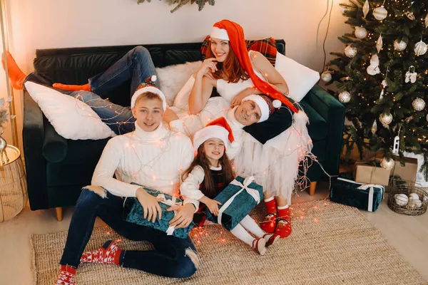 Close Portrait Happy Family Sitting Sofa Christmas Tree Celebrating Holiday — Stock Photo, Image