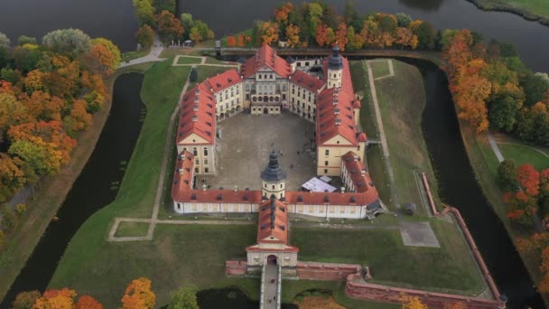 Top view of the autumn Nesvizh Castle and park. Belarus — Stock Video