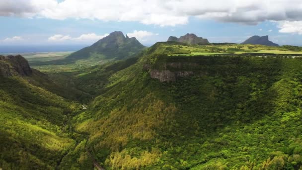 Felülről lefelé légi kilátás a szurdok-Mauritius közel a folyó szurdok Nemzeti Park — Stock videók