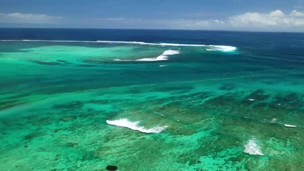 Νήσος Μαυρίκιος, κύματα στον Ινδικό ωκεανό, κοραλλιογενής ύφαλος στον Ινδικό ωκεανό — Αρχείο Βίντεο