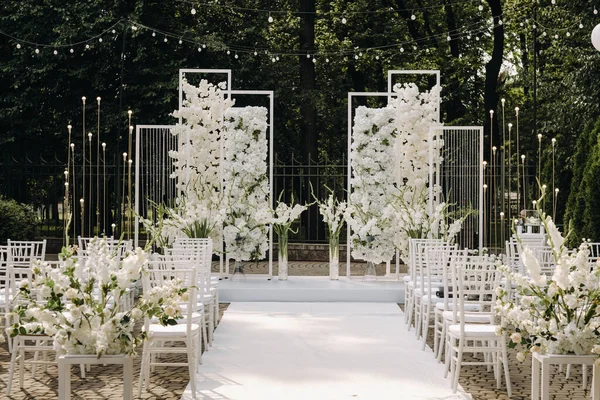 Ein Ort Für Eine Trauung Auf Der Straße Geschmückter Hochzeitsort — Stockfoto
